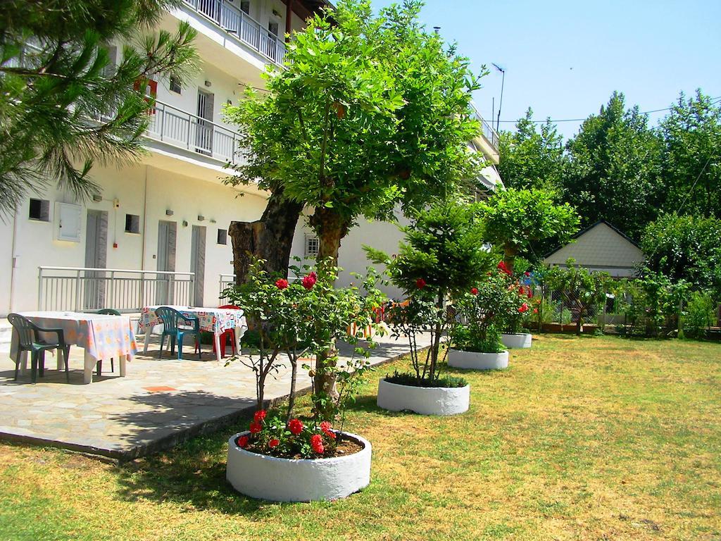 Apartments Ziogas Paralía Skotínis Esterno foto