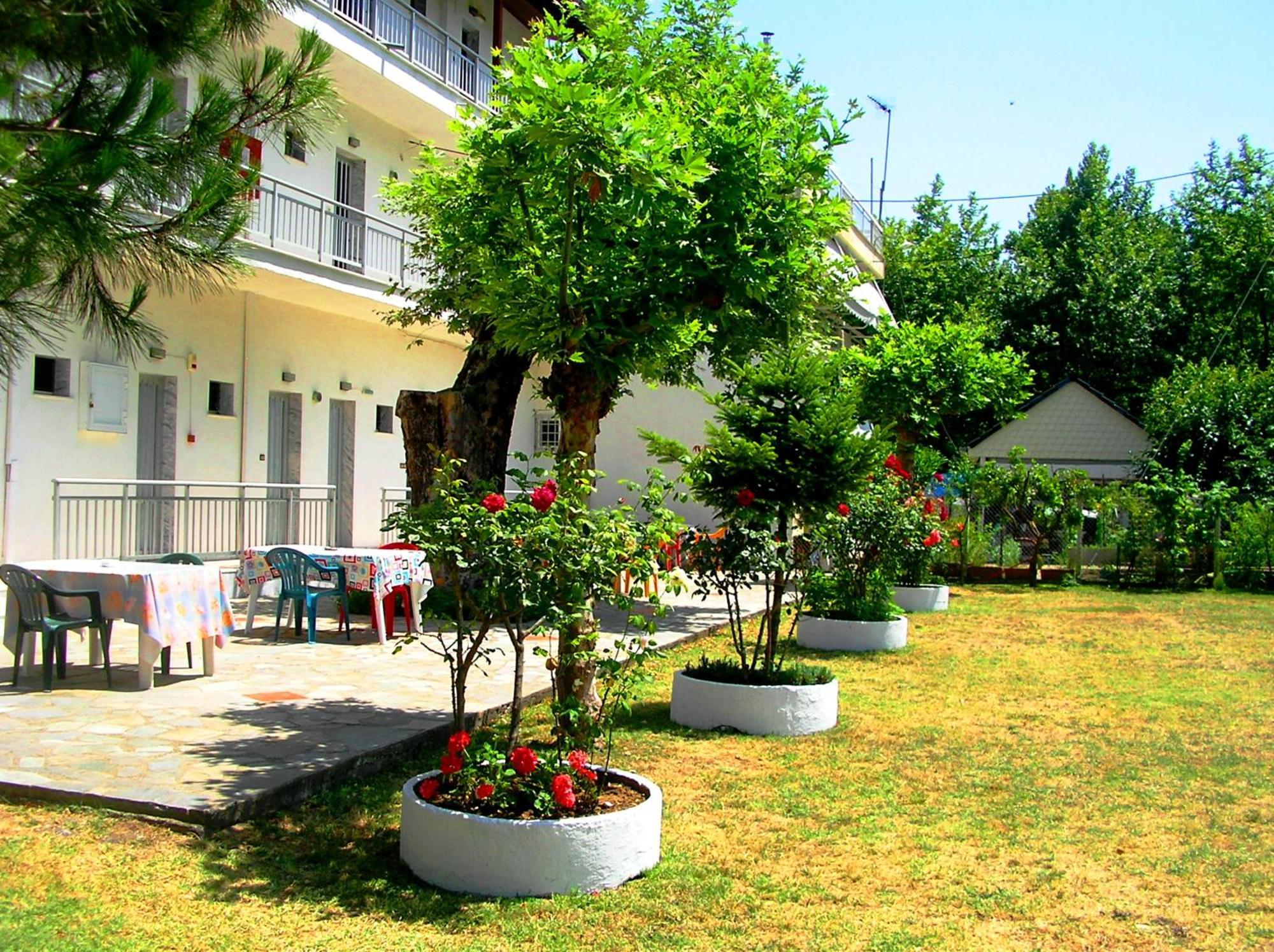 Apartments Ziogas Paralía Skotínis Esterno foto