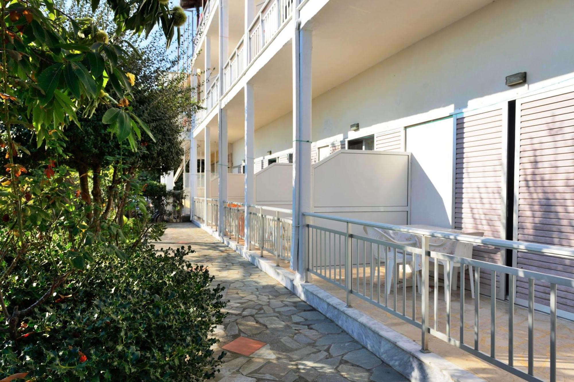 Apartments Ziogas Paralía Skotínis Esterno foto