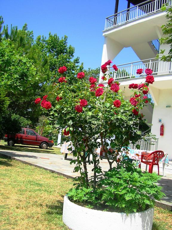 Apartments Ziogas Paralía Skotínis Esterno foto