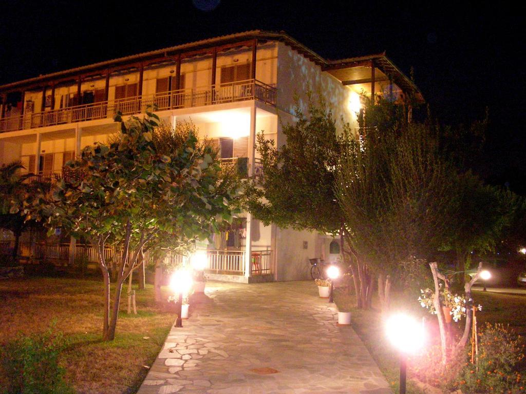 Apartments Ziogas Paralía Skotínis Esterno foto