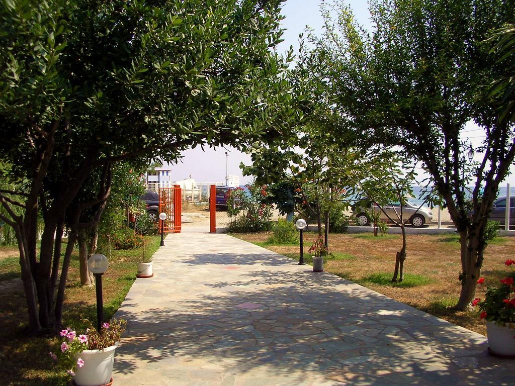 Apartments Ziogas Paralía Skotínis Esterno foto