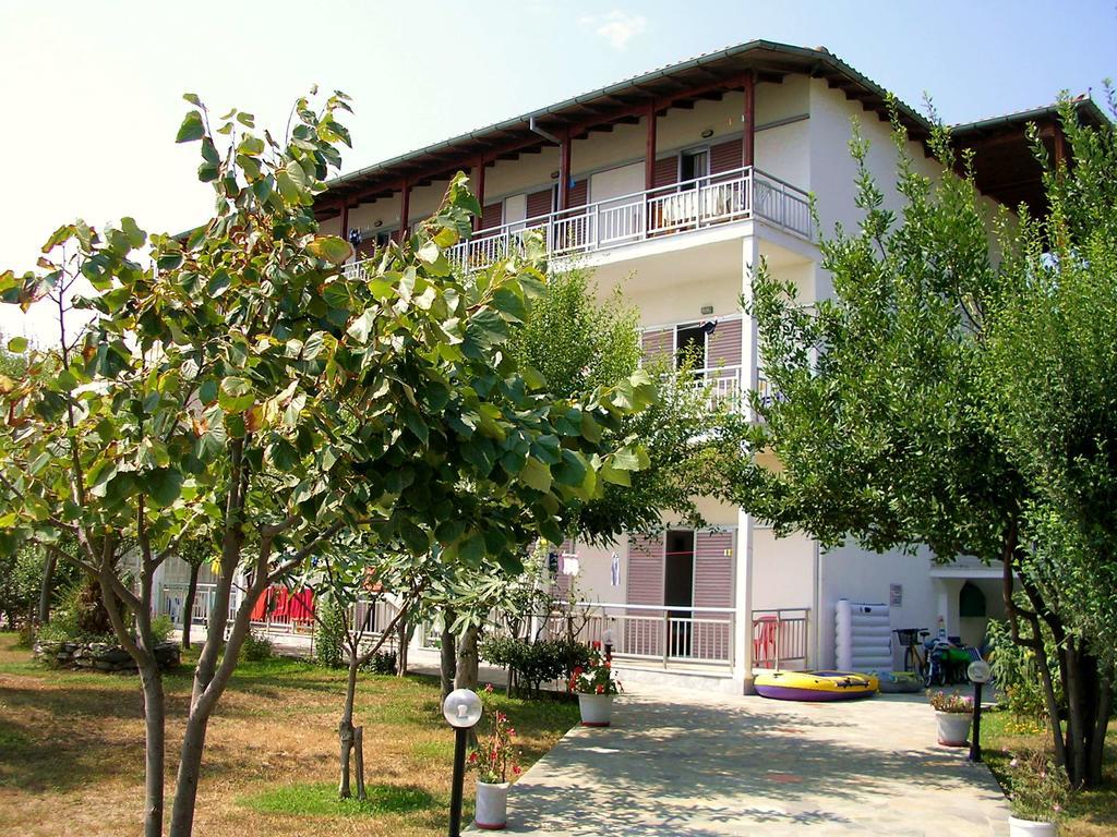 Apartments Ziogas Paralía Skotínis Esterno foto